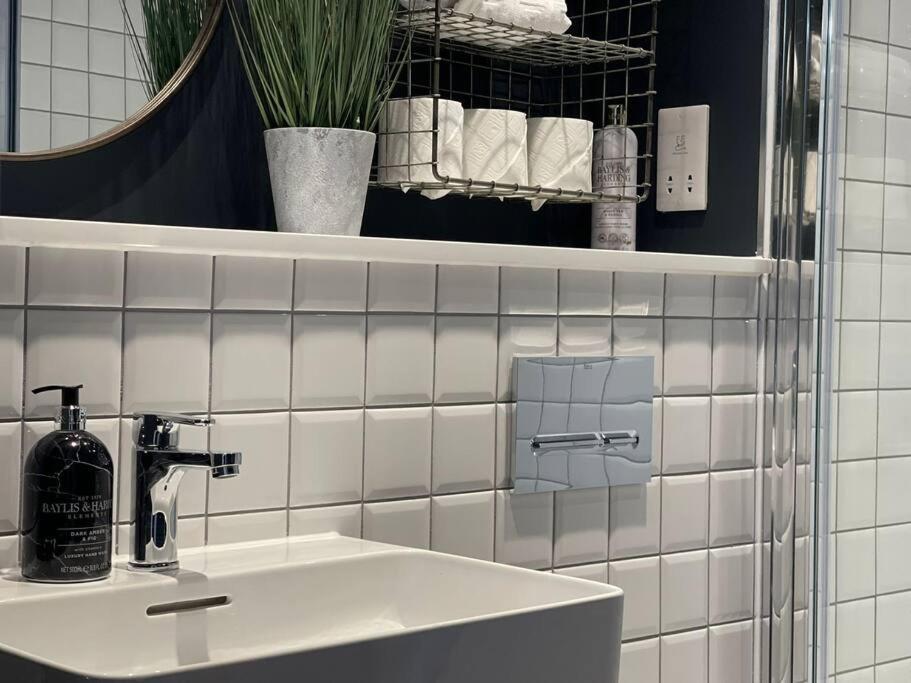 Trendy Apartment In Cardiff Free Parking Kültér fotó